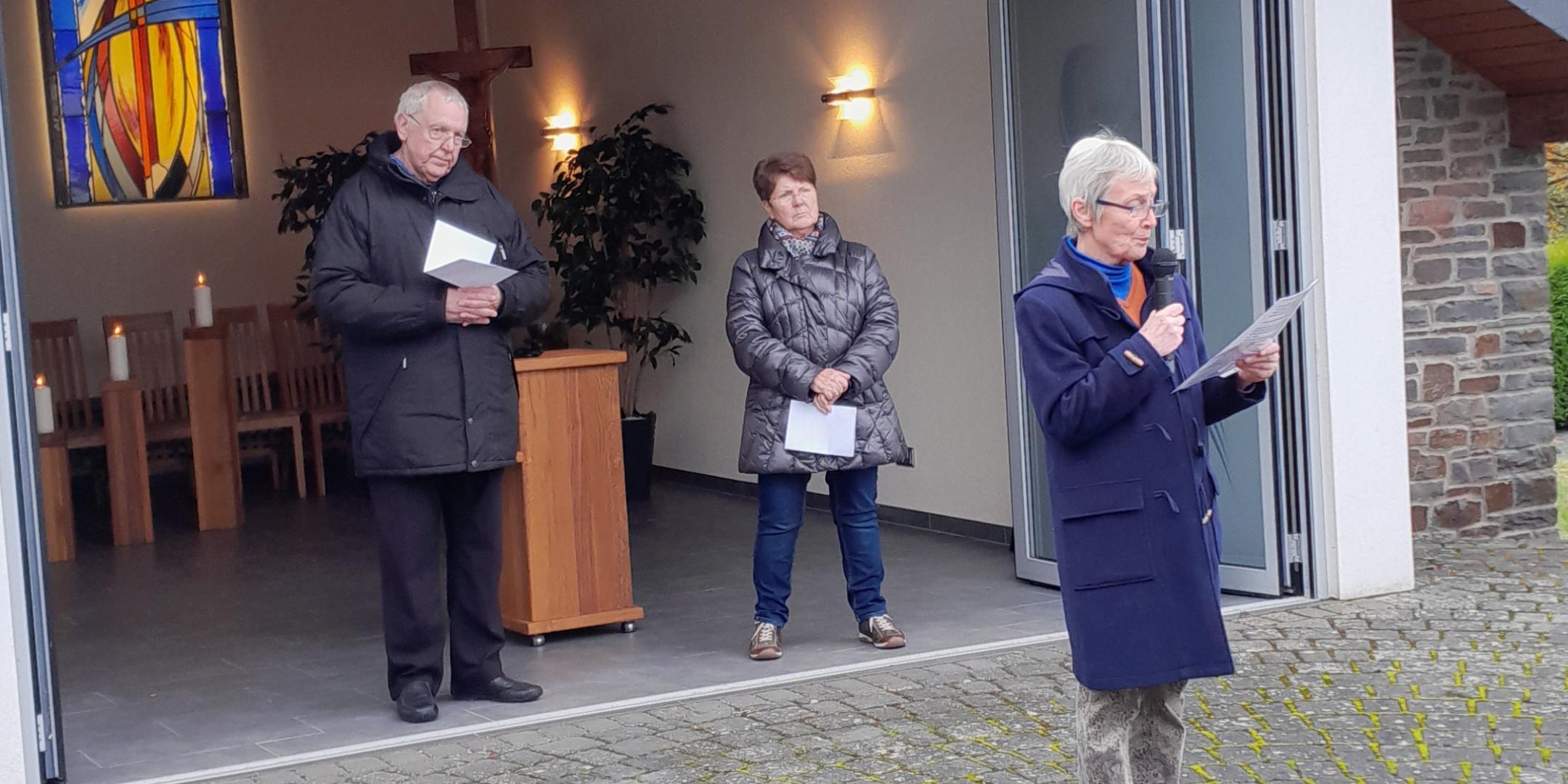 in Liebshausen wurde die Gräbersegnung von Ehrenamtlichen durchgeführt (c) St. Lydia in Liebshausen wurde die Gräbersegnung von Ehrenamtlichen durchgeführt