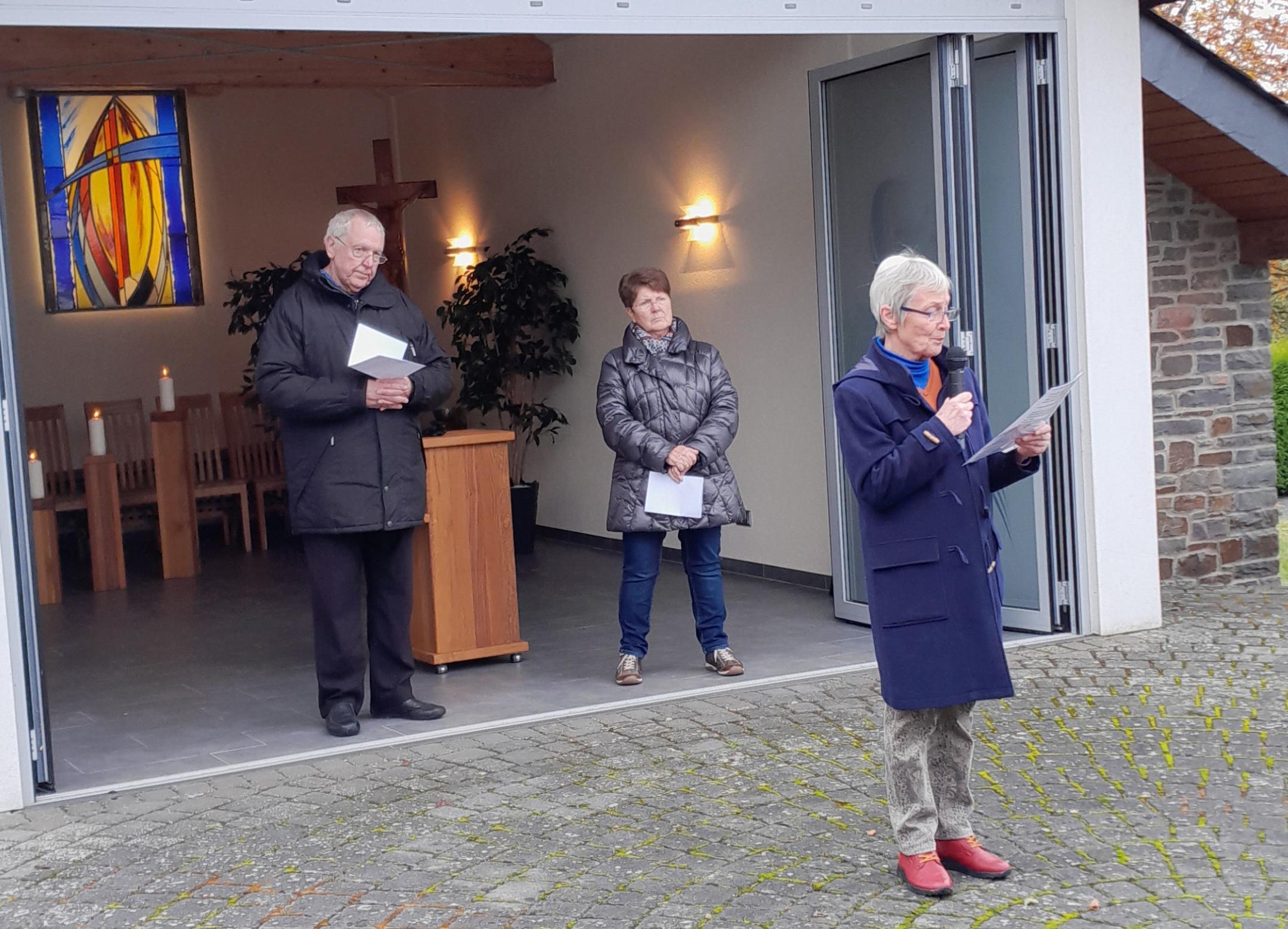 in Liebshausen wurde die Gräbersegnung von Ehrenamtlichen durchgeführt