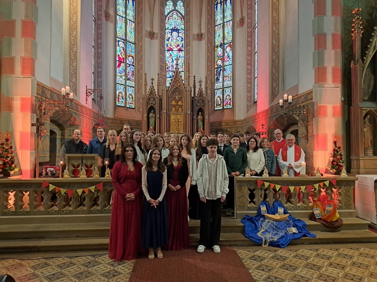 30 Jugendliche wurden in Rheinböllen gefirmt