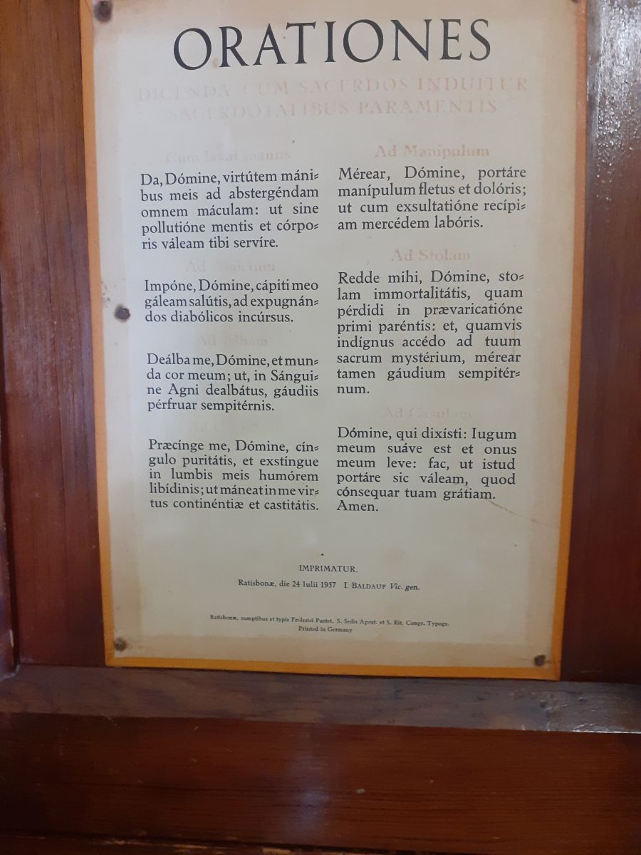 Anziehgebete Rayerschied Sakristei