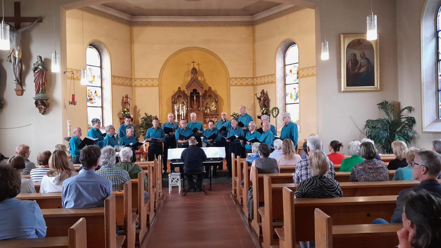 Der Da Chor aus Ellern begeisterte in Liebshausen