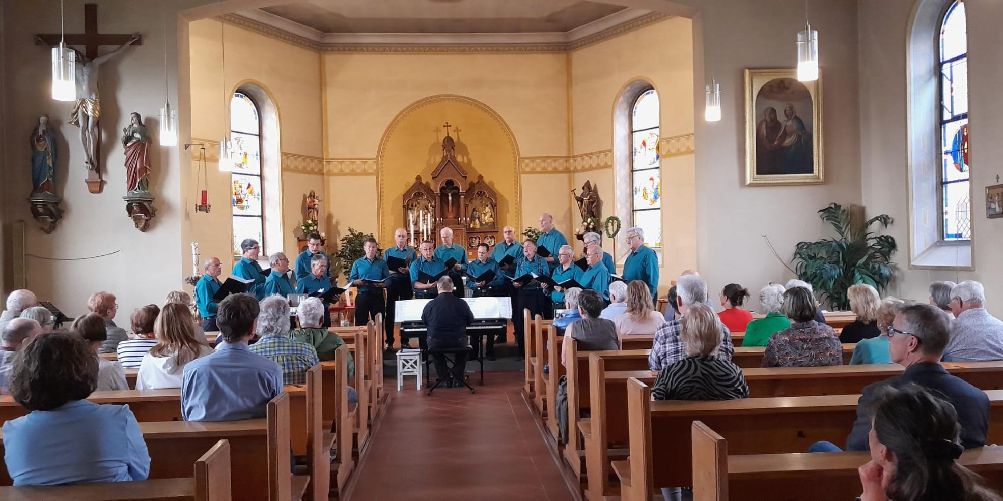 Der Da Chor aus Ellern begeisterte in Liebshausen
