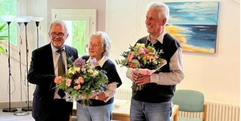 Dekan Lutz Schultz bedankte sich bei Marianne Lück und Werner Klemm für 35 Jahre Vorstandsarbeit