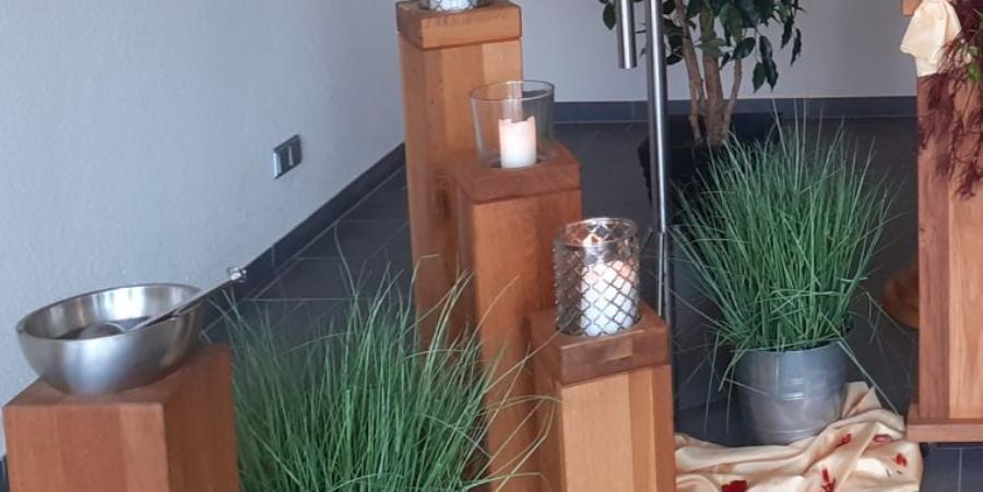 Das Dekomaterial in der Friedhofshalle wurde von der Frauengemeinschaft gespendet