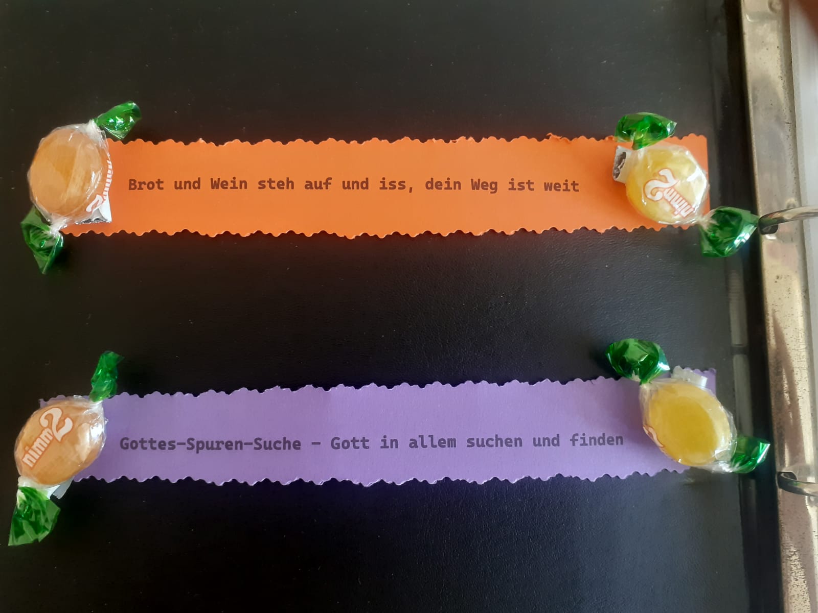 Den Gläubigen wurden solche Give aways mitgegeben (c) St. Lydia Den Gläubigen wurden solche Give aways mitgegeben
