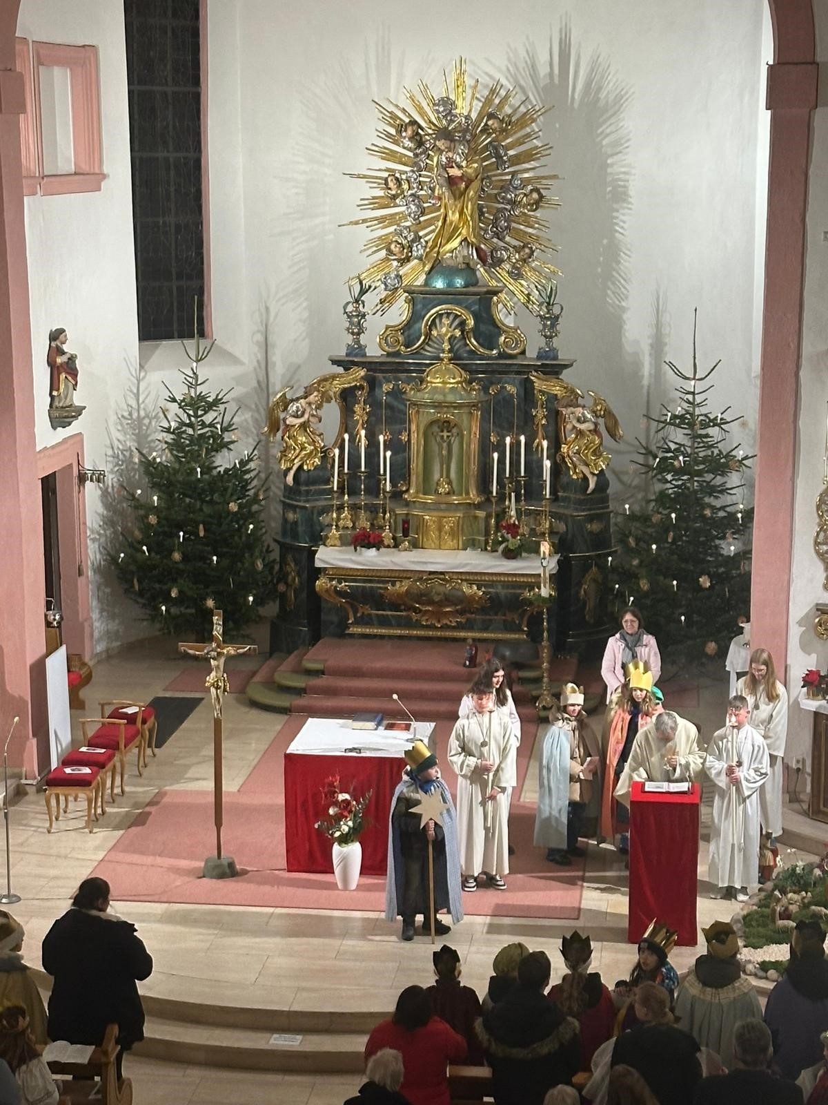 Der Gottesdienst in Simmern wurde von den Sternsingern mitgestaltet (c) St. Lydia Der Gottesdienst in Simmern wurde von den Sternsingern mitgestaltet