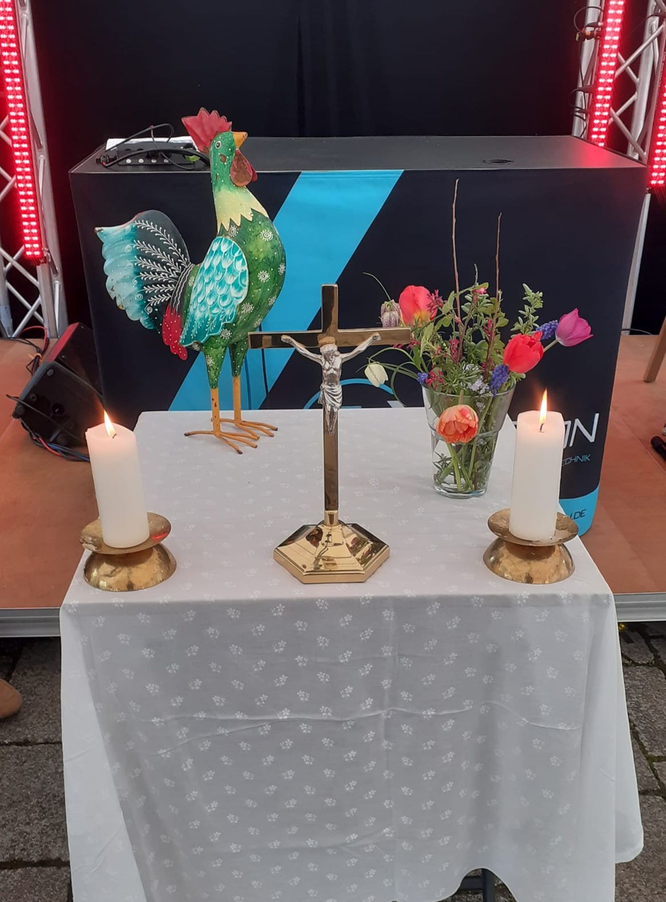 Der Hahn, Wappentier von Benzweiler, stand im Mittelpunkt des Kirmesgottesdienstes.v1