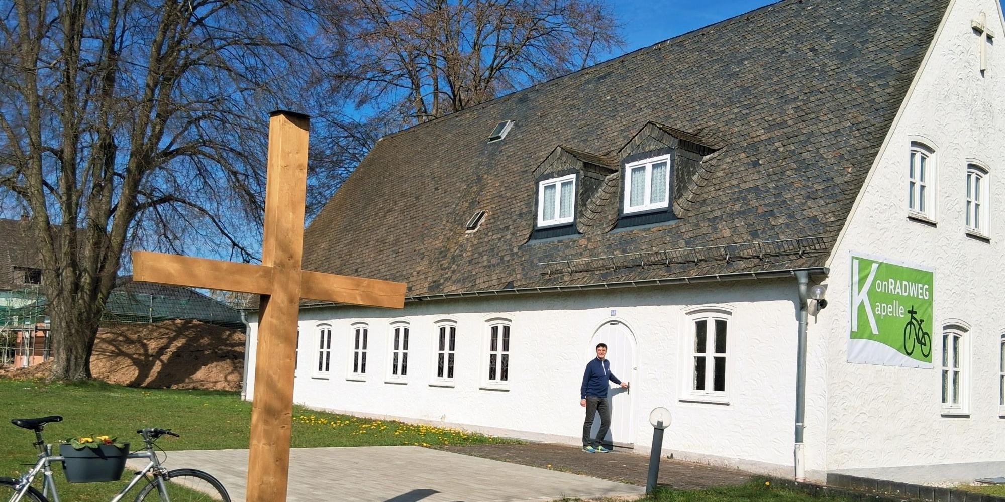 Diakon Franz Jahn sorgt für offene Türen bei der neuen KonRADWEG-Kirche in Külz