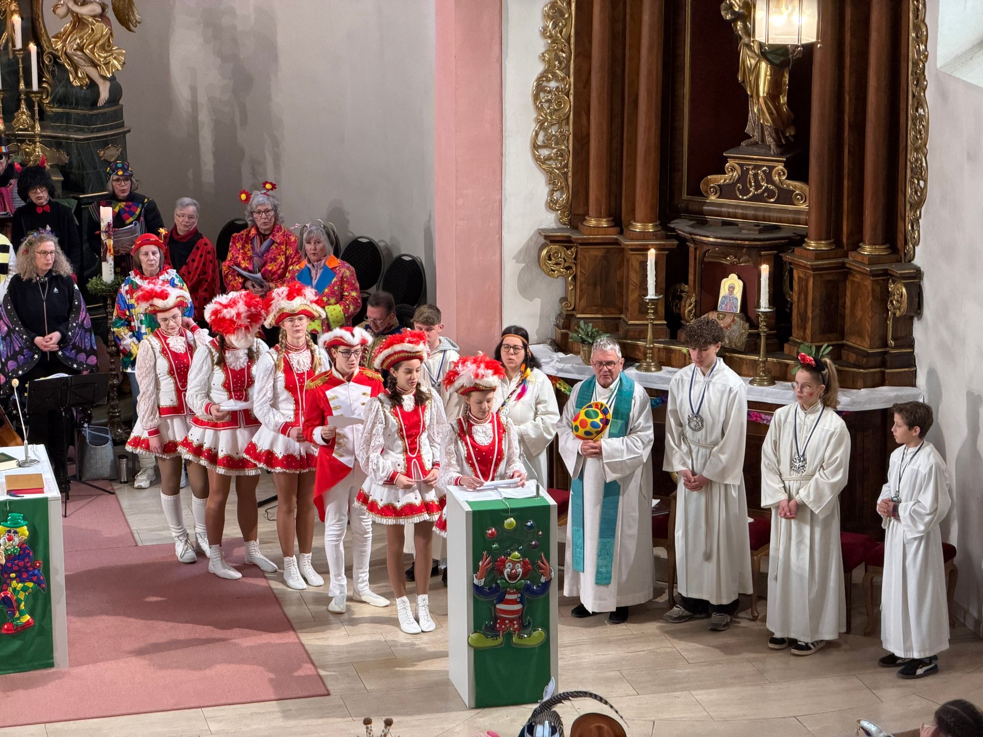 Die Showtanzgruppe bei den Fürbitten (c) Josef Karl Die Showtanzgruppe bei den Fürbitten