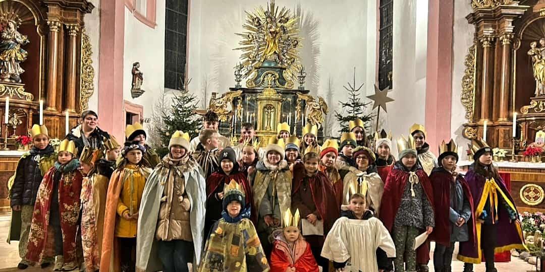 Die Simmerner Sternsinger beim Abschlussgottesdienst in der Josefskirche (c) St. Lydia Die Simmerner Sternsinger beim Abschlussgottesdienst in der Josefskirche