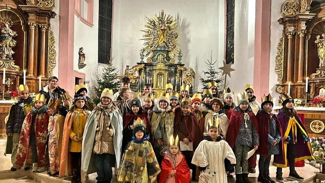 Die Simmerner Sternsinger beim Abschlussgottesdienst in der Josefskirche