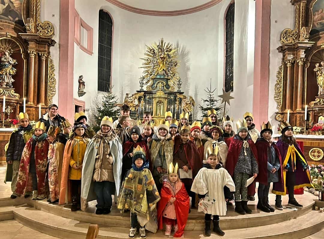 Die Simmerner Sternsinger beim Abschlussgottesdienst in der Josefskirche
