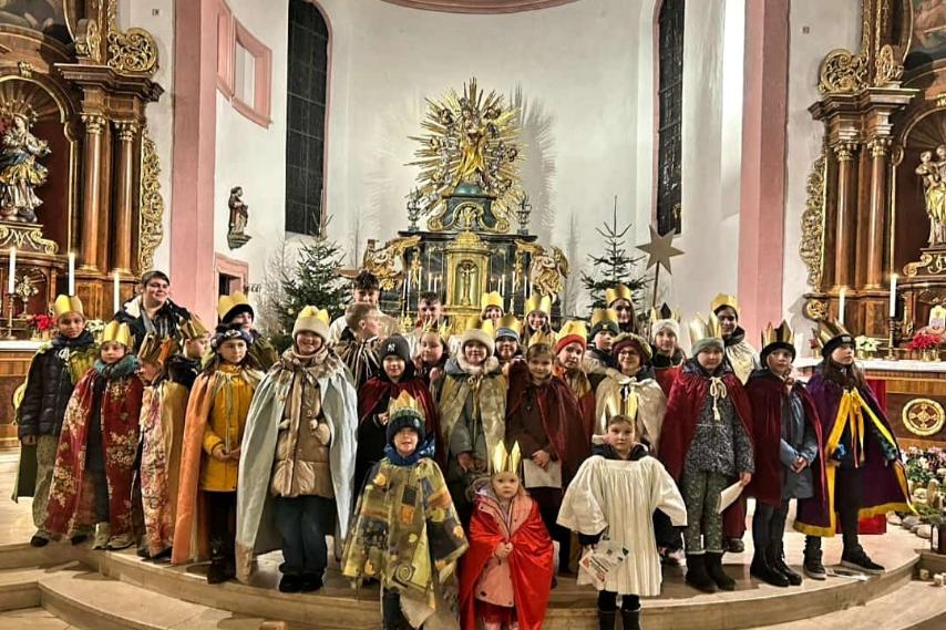 Die Simmerner Sternsinger beim Abschlussgottesdienst in der Josefskirche