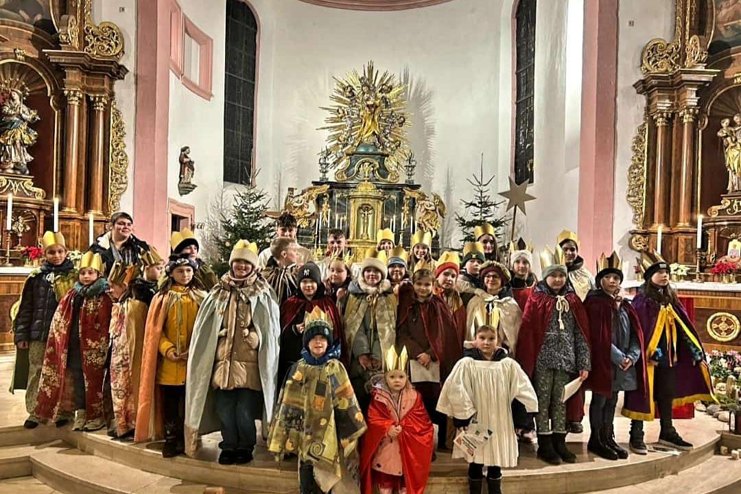 Die Simmerner Sternsinger beim Abschlussgottesdienst in der Josefskirche