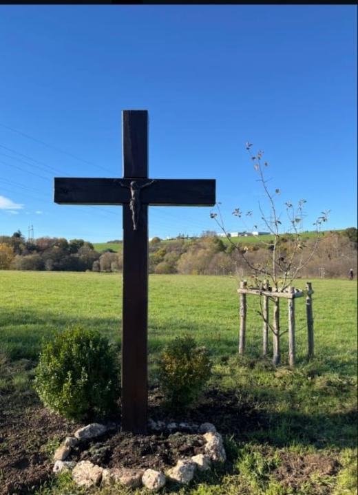 Ein Kreuz am Simmersee wurde von Firmlingen errichtet
