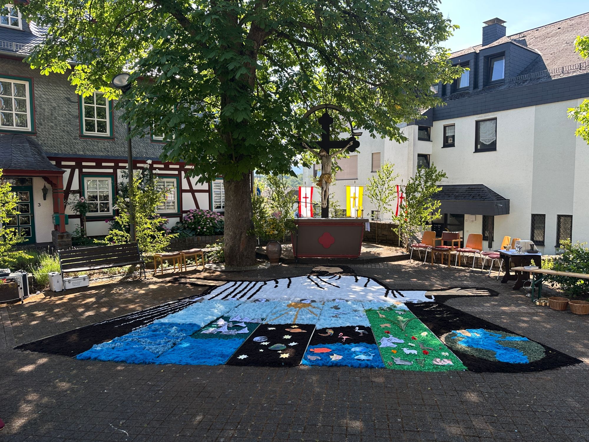 Ein herlicher Blumenteppich wurde von Heike Feldenz und Team gestaltet. (c) Josef Karl Ein herlicher Blumenteppich wurde von Heike Feldenz und Team gestaltet.