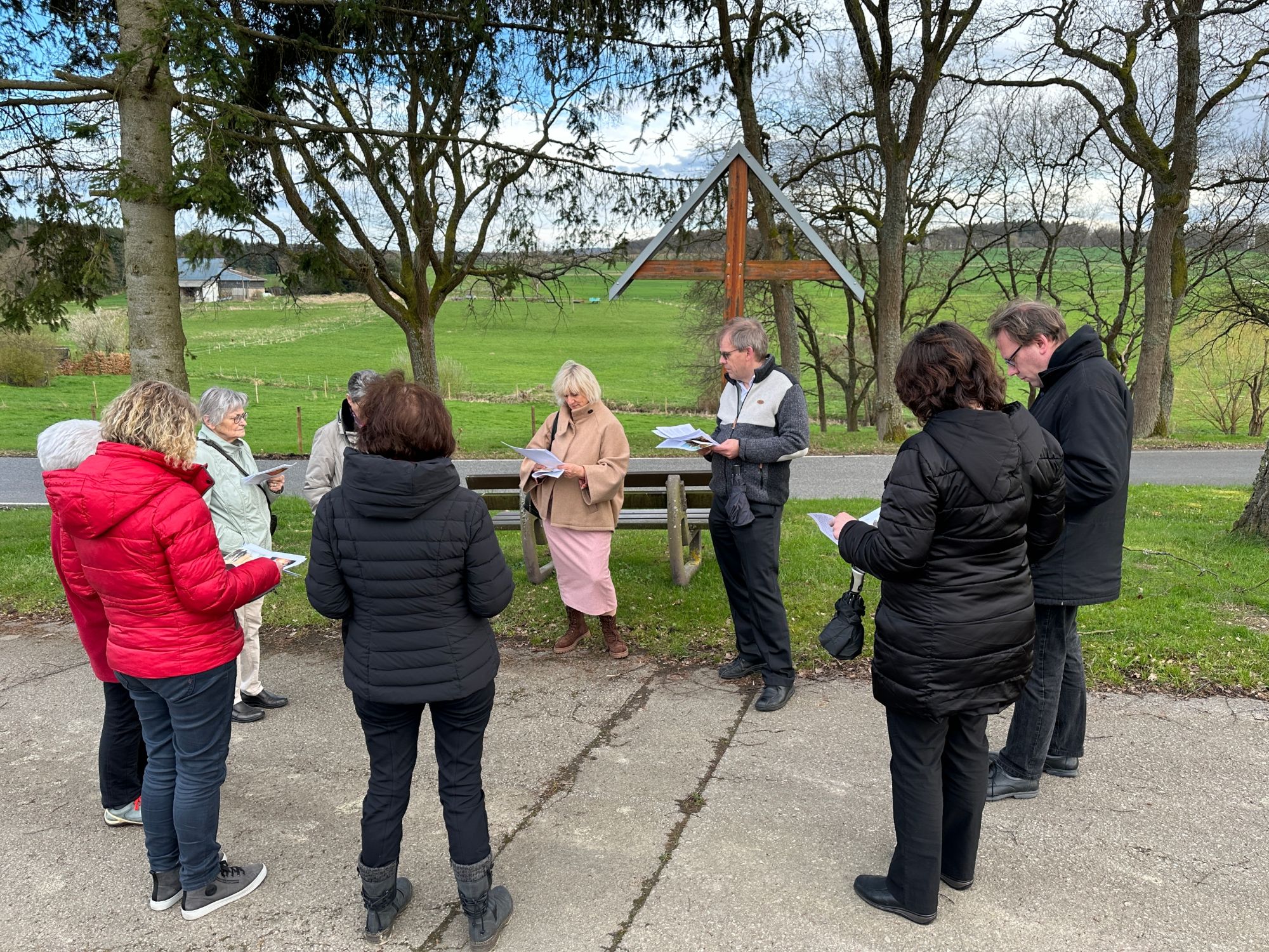 eine Station fand am Wegekreuz beim Friedhof statt