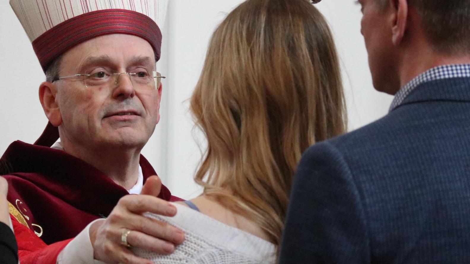 Weihbischof Brahm und Weihbischof Gebert spenden das Firmsakrament im pastoralen Raum Simmern