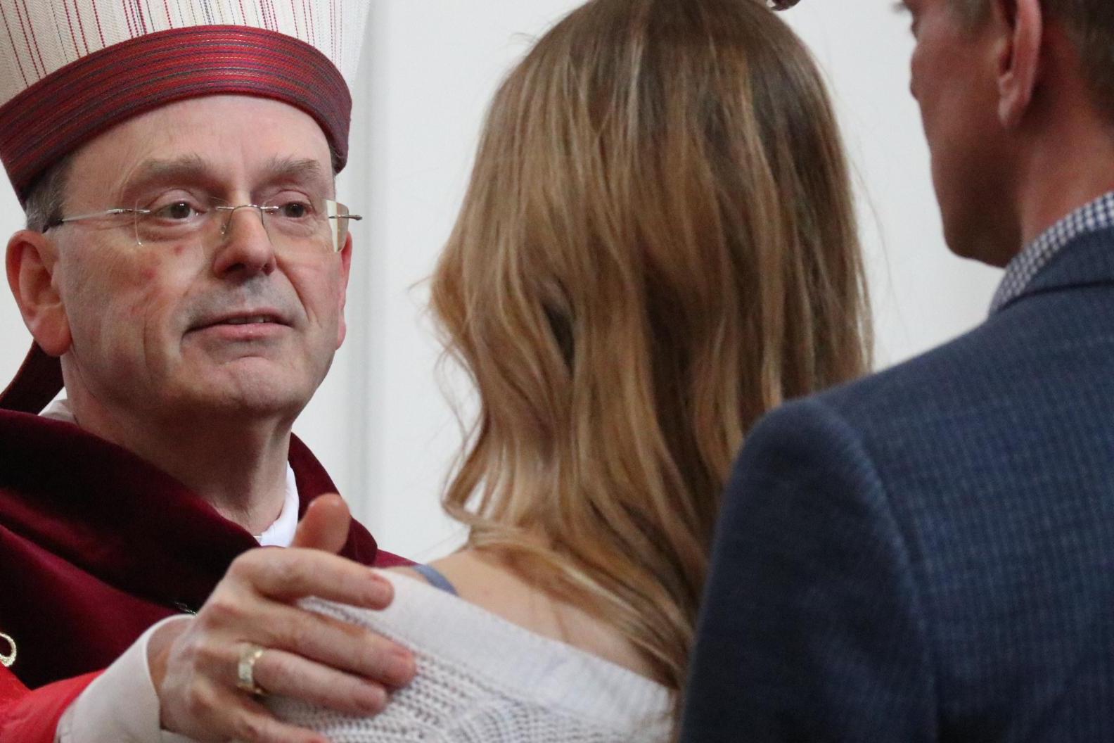 Weihbischof Brahm und Weihbischof Gebert spenden das Firmsakrament im pastoralen Raum Simmern