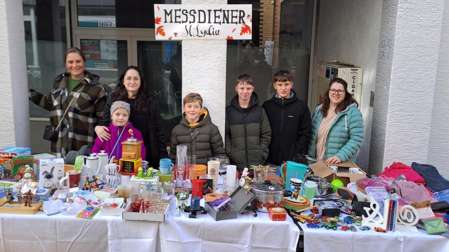ein Flohmarkt für die Messdienerkasse fand auf dem Herbstmarkt in Simmern statt