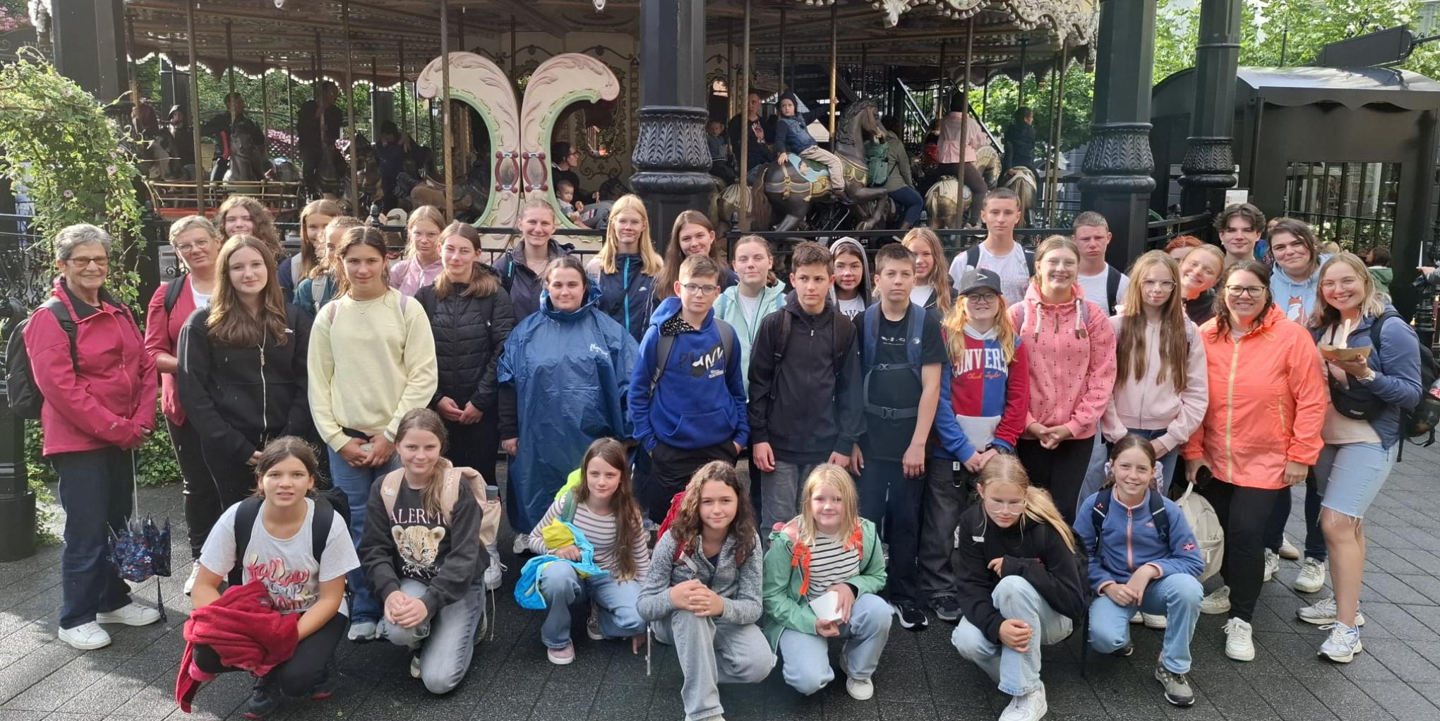 40 Messdiener & Friends machten einen Ausflug ins Phantasialand (c) St. Lydia 40 Messdiener & Friends machten einen Ausflug ins Phantasialand