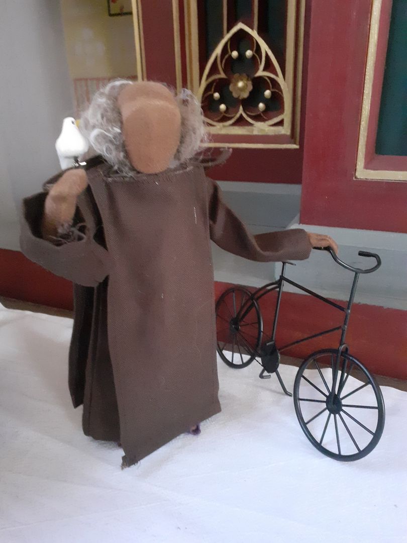 Franziskus mit dem Fahrrad
