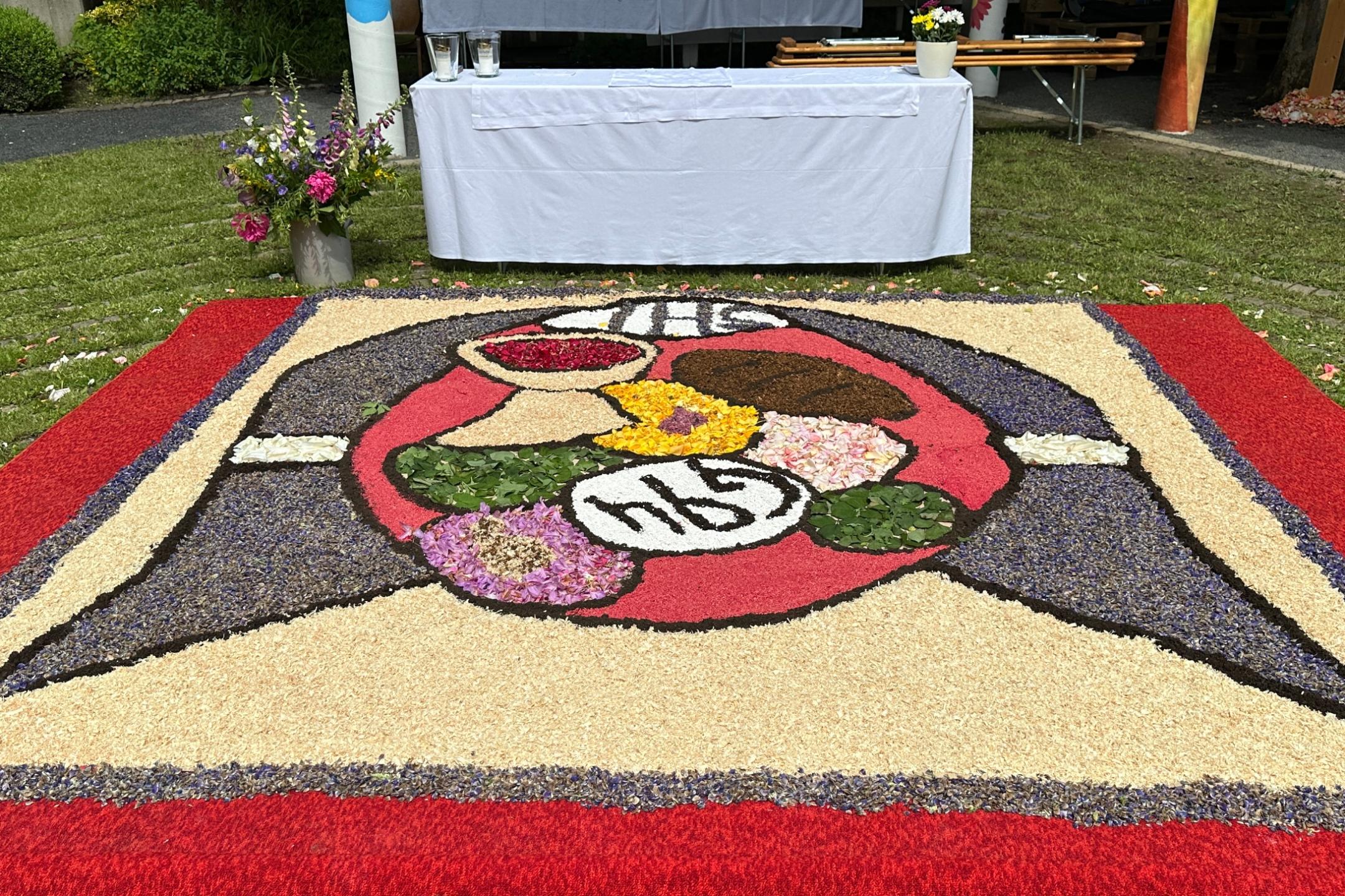 Fronleichnam im Simmerner Pfarrgarten