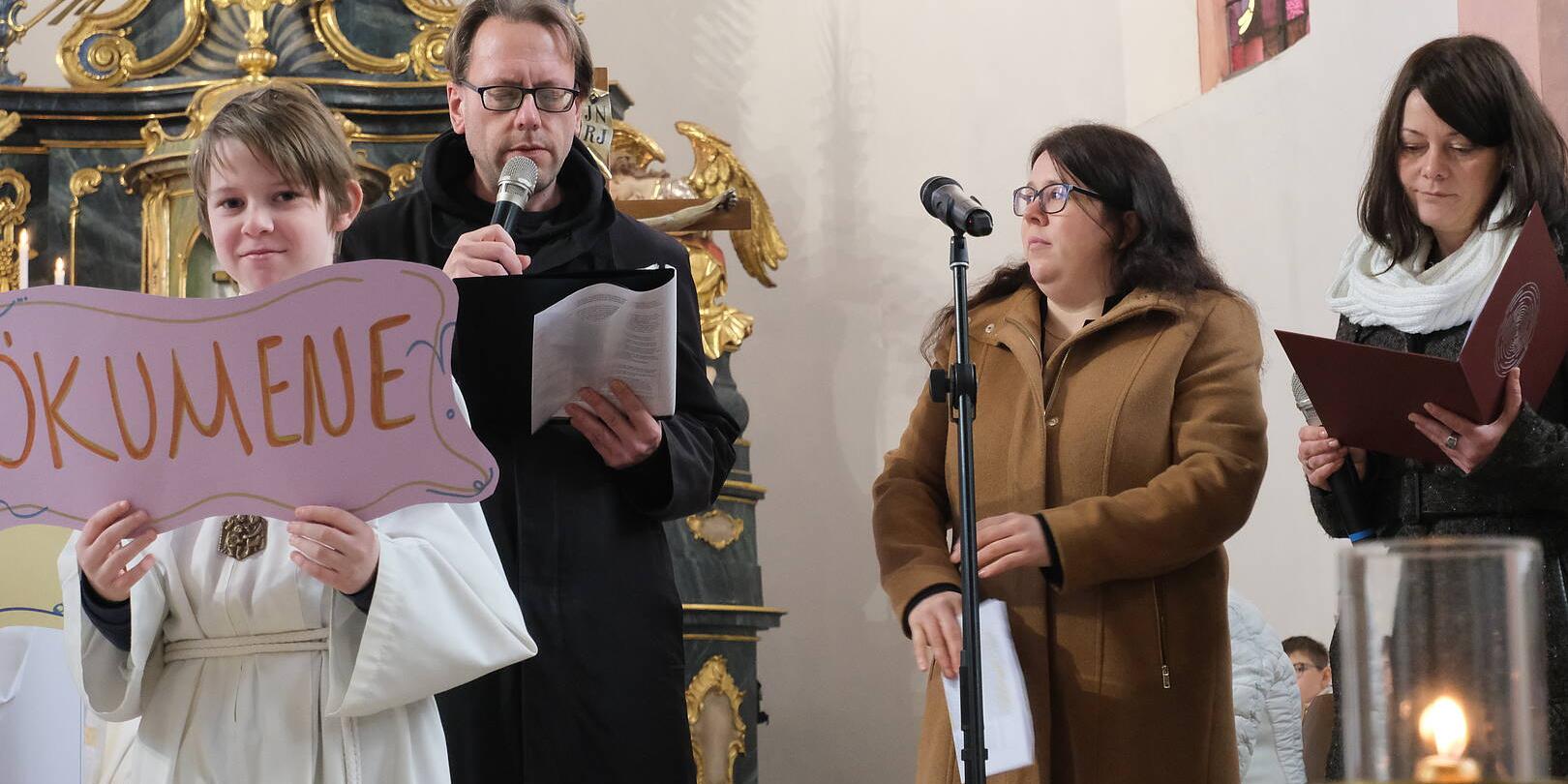 Markus Koch (links) bei der Trialogpredigt beim Gründungsfest der Pfarrei St. Lydia