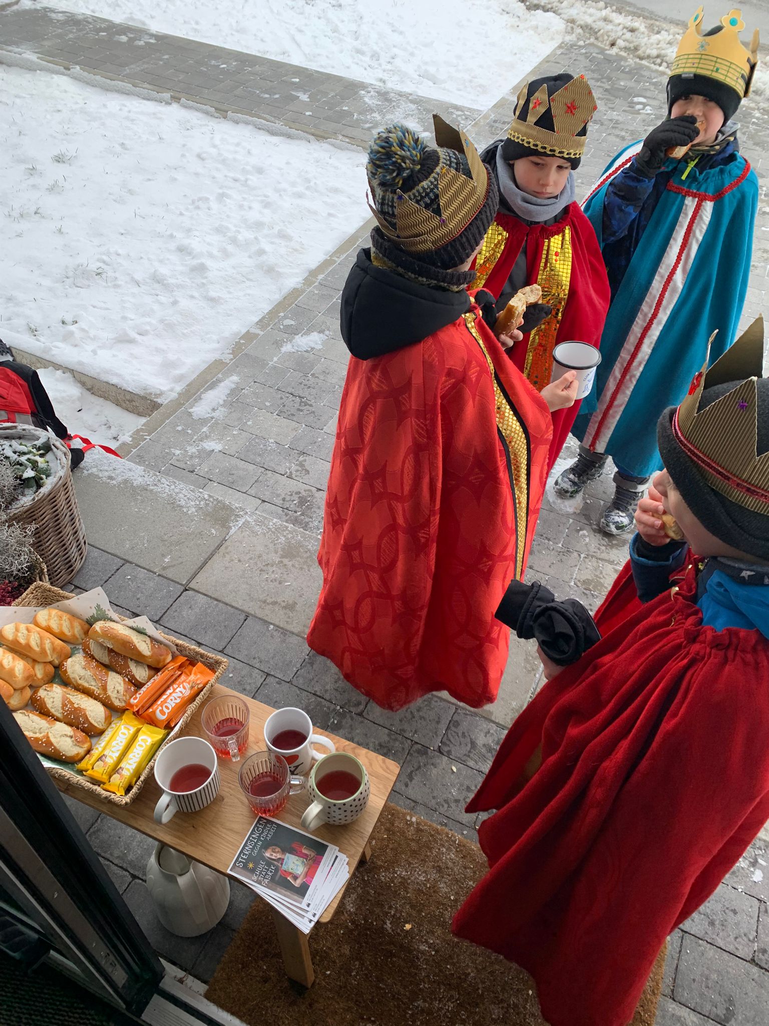 Gruppe Biroth am Haus