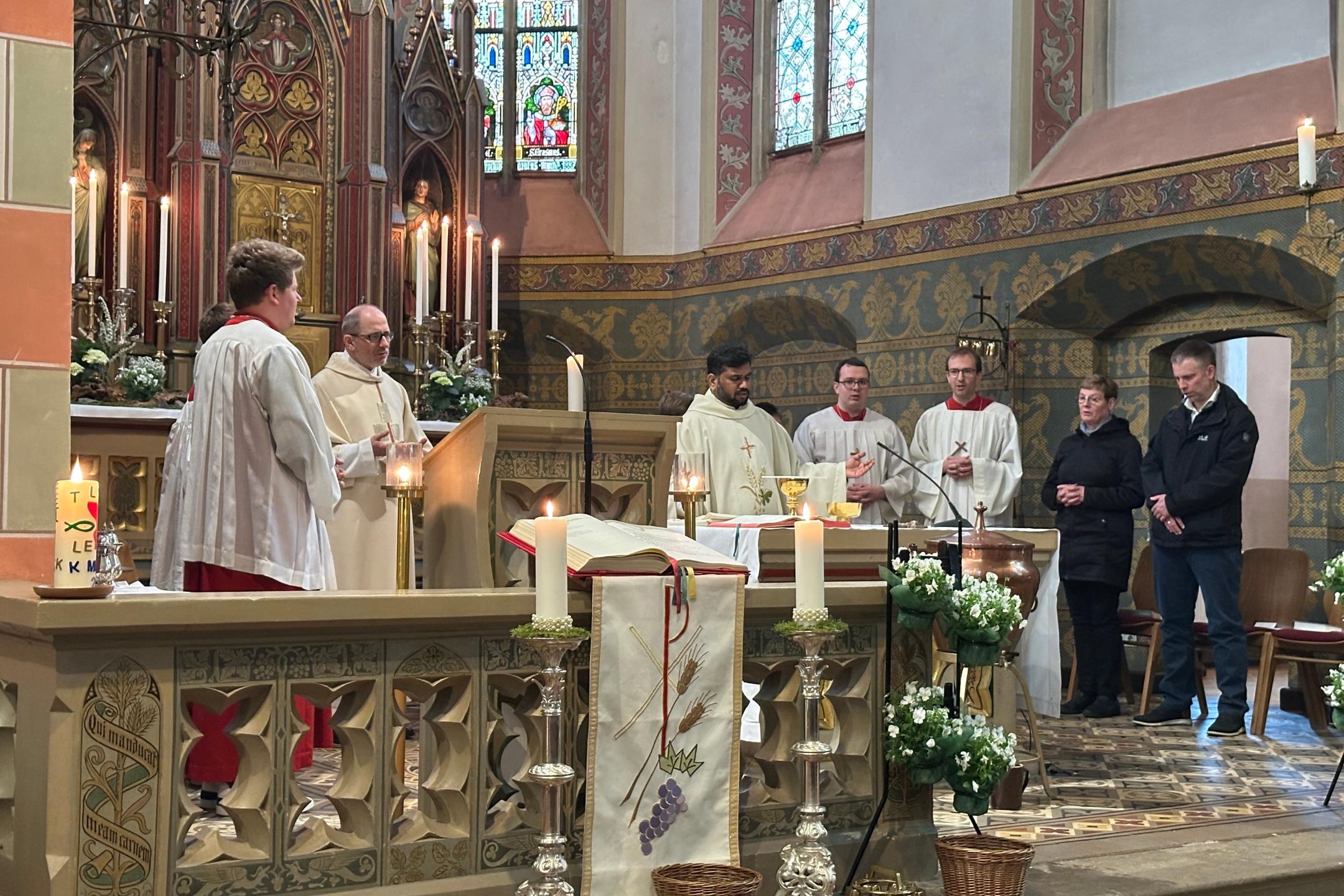 in der Heiligen Messe an Ostermontag wurde auch Papst Franziskus gedacht