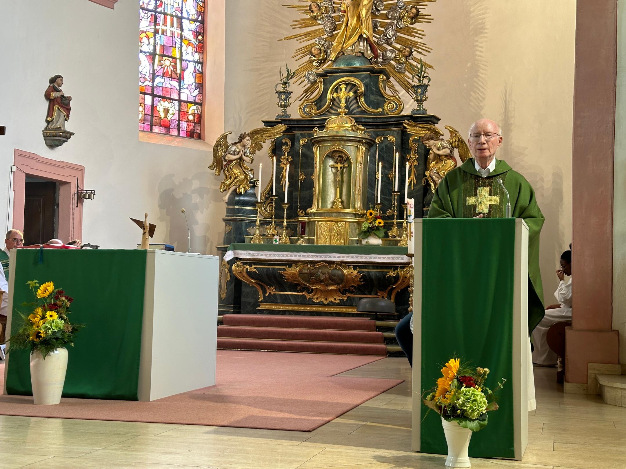 Robert Florin bei seiner Predigt (c) Josef Karl Robert Florin bei seiner Predigt