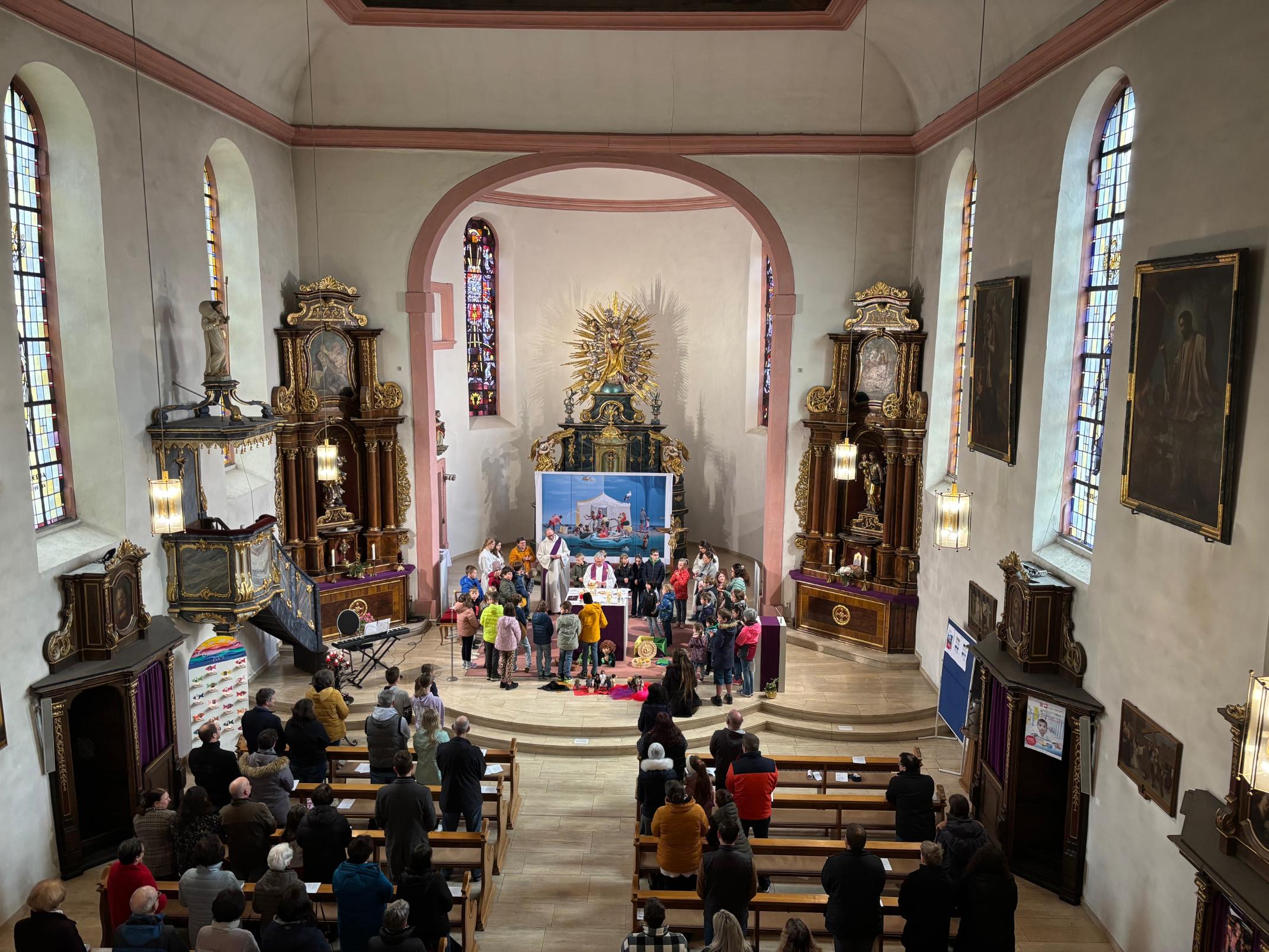Gemeinsam mit der Gemeinde feierten die Familien einen Gottesdienst (c) St. Lydia Gemeinsam mit der Gemeinde feierten die Familien einen Gottesdienst