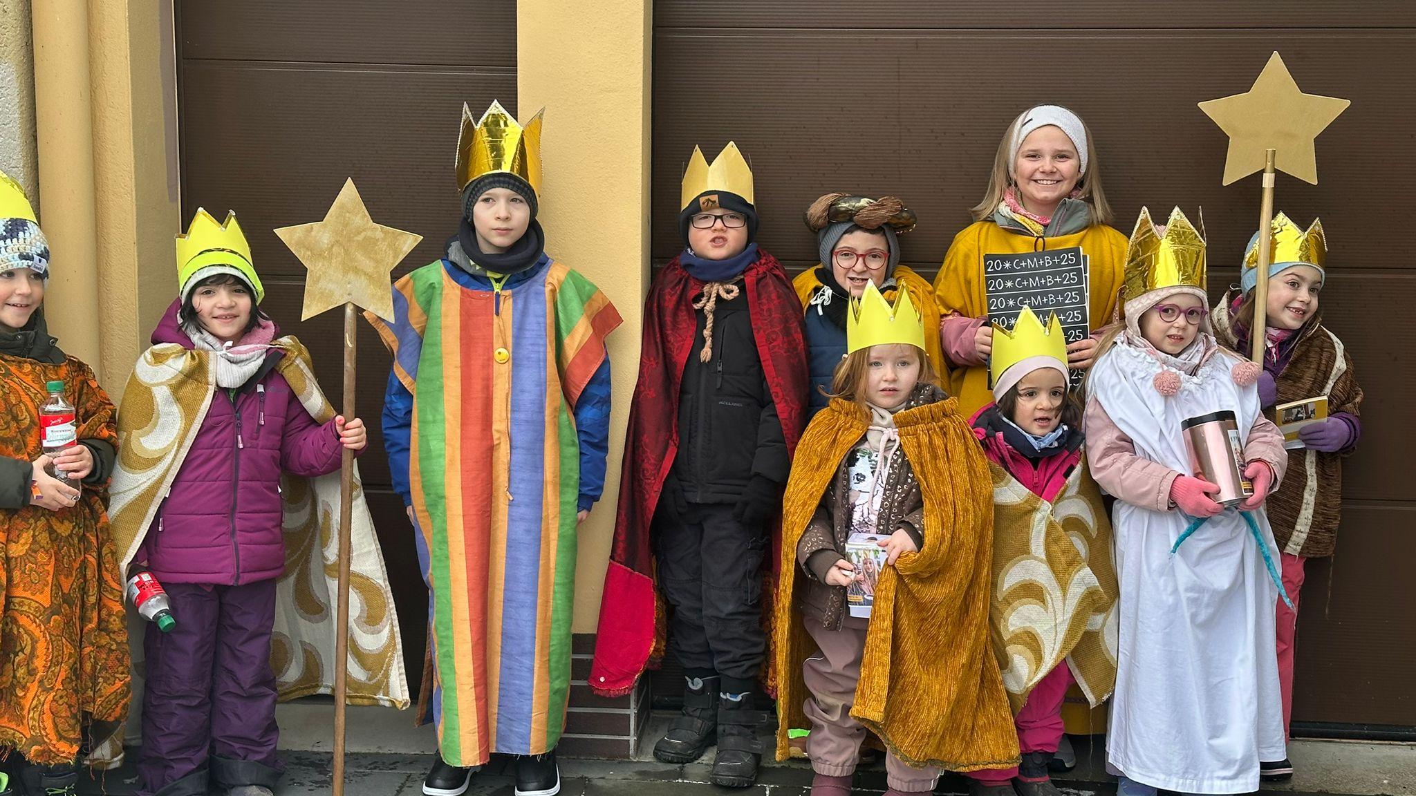In Kümbdchen zogen 14 Sternsinger von Haus zu Haus