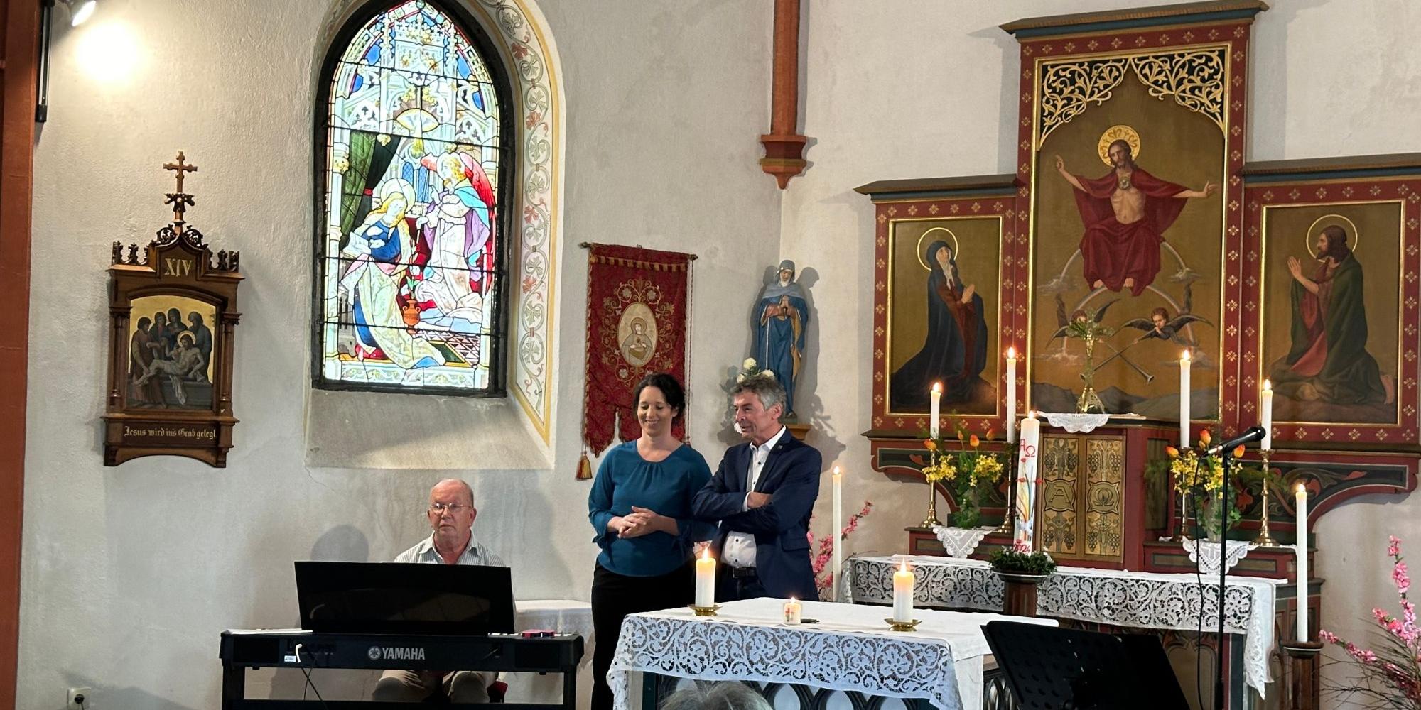 Claudia Gewehr und Klaus Pohl begeisterten die Zuhörer musikalisch in der Kapelle in Erbach