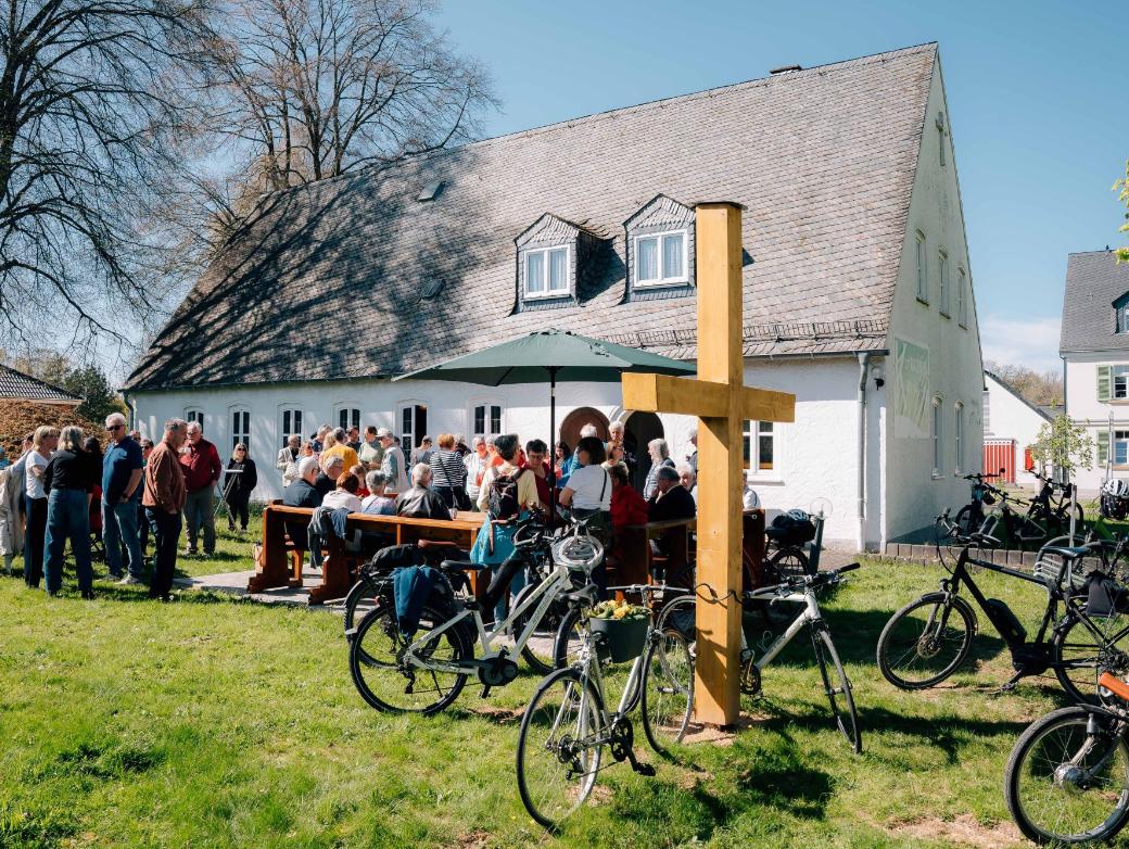 Weihbischof Brahm kommt zur RADWEG-Kapelle