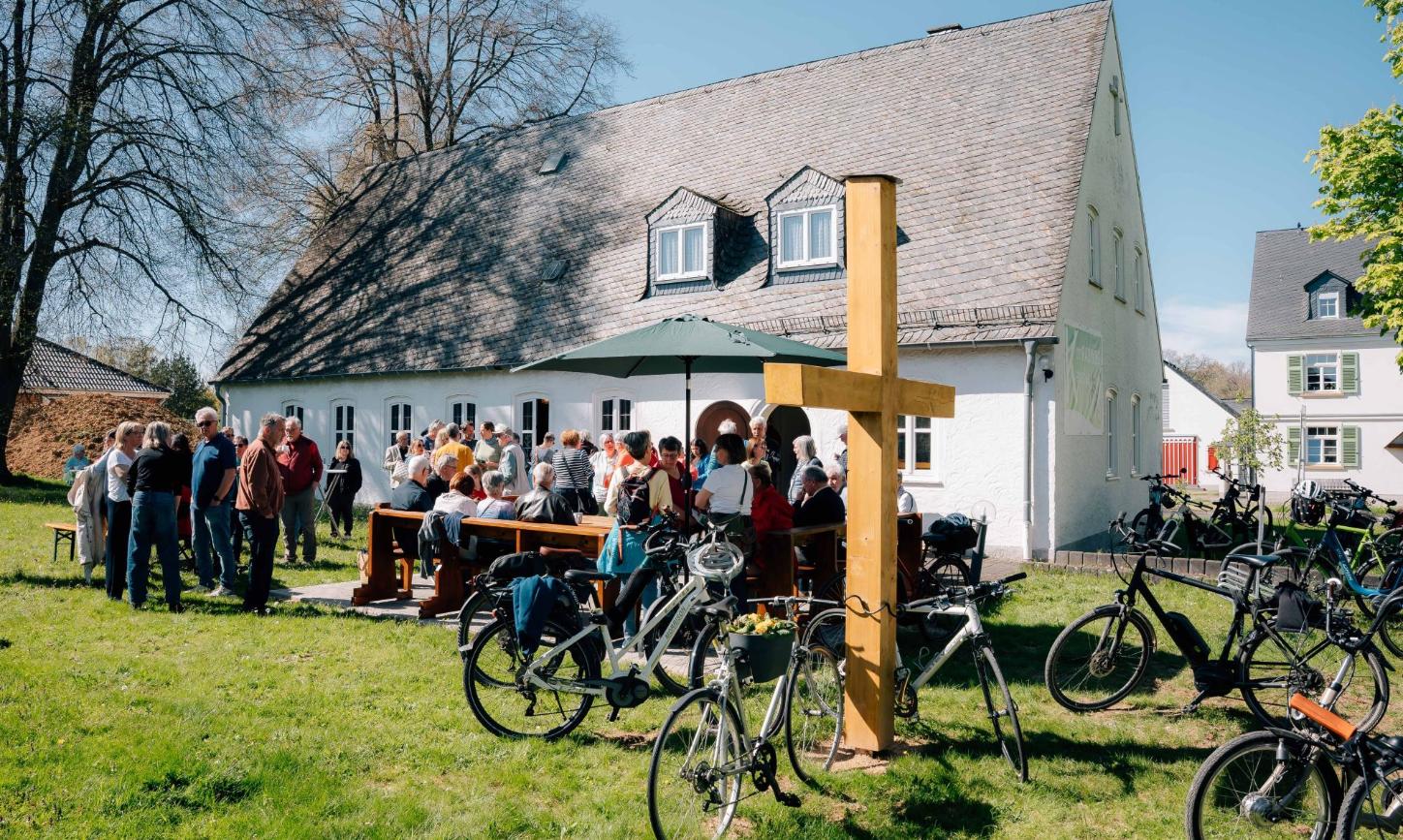 Weihbischof Brahm kommt zur RADWEG-Kapelle