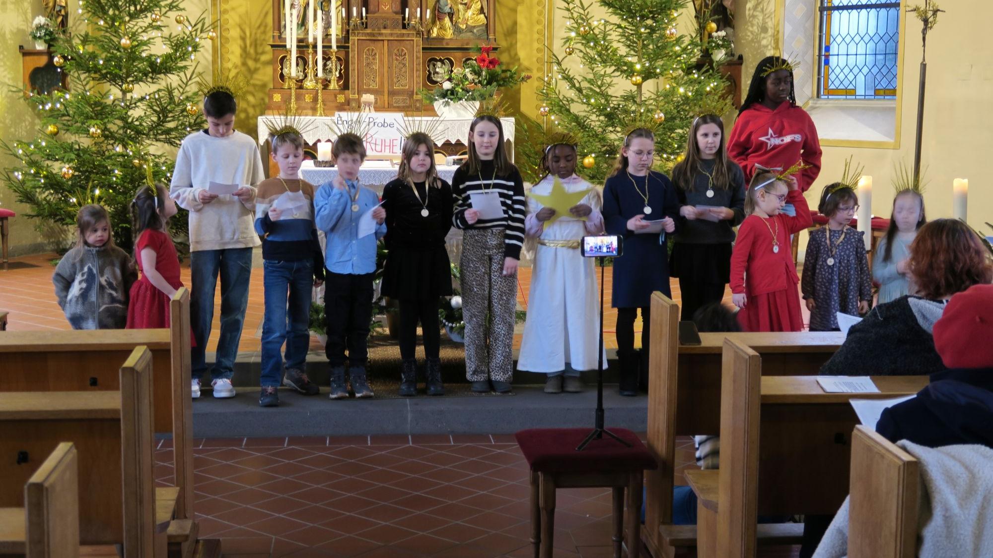 Krippenspiele erklären uns das Weihnachtswunder - wie hier in Liebshausen