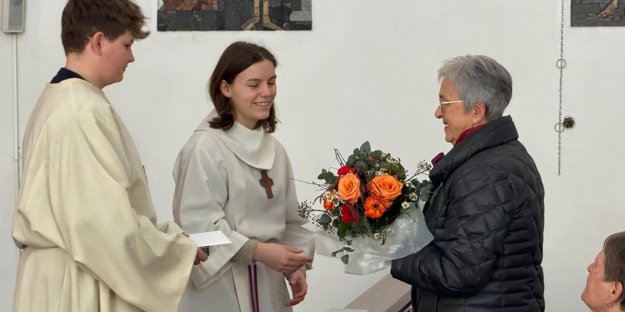 Marlis Oberst wurde von ihren Messdienern herzlich v erabschiedet
