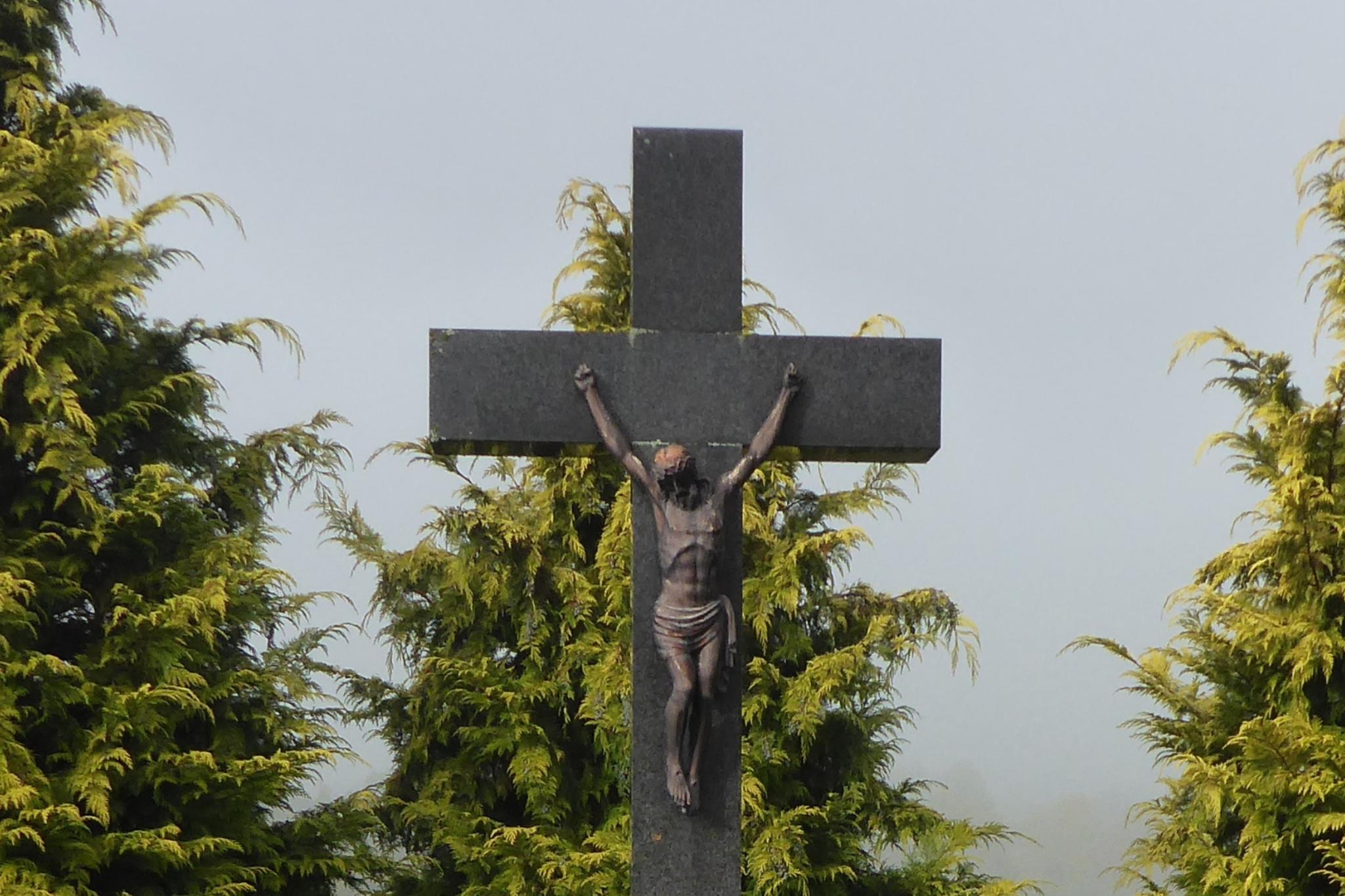 Das Friedhofskreuz auf dem Friedhof in Liebshausen