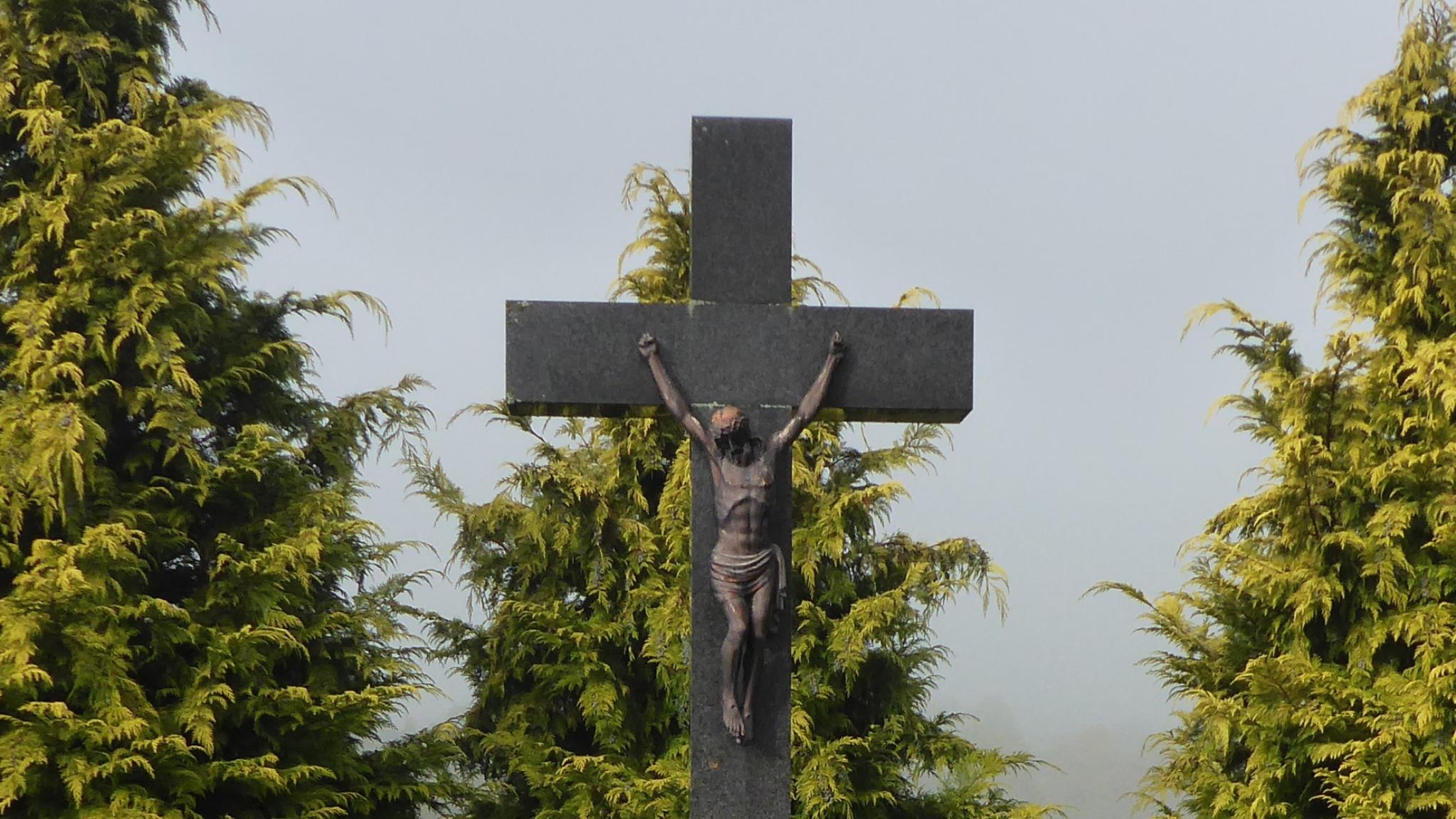 Das Friedhofskreuz auf dem Friedhof in Liebshausen