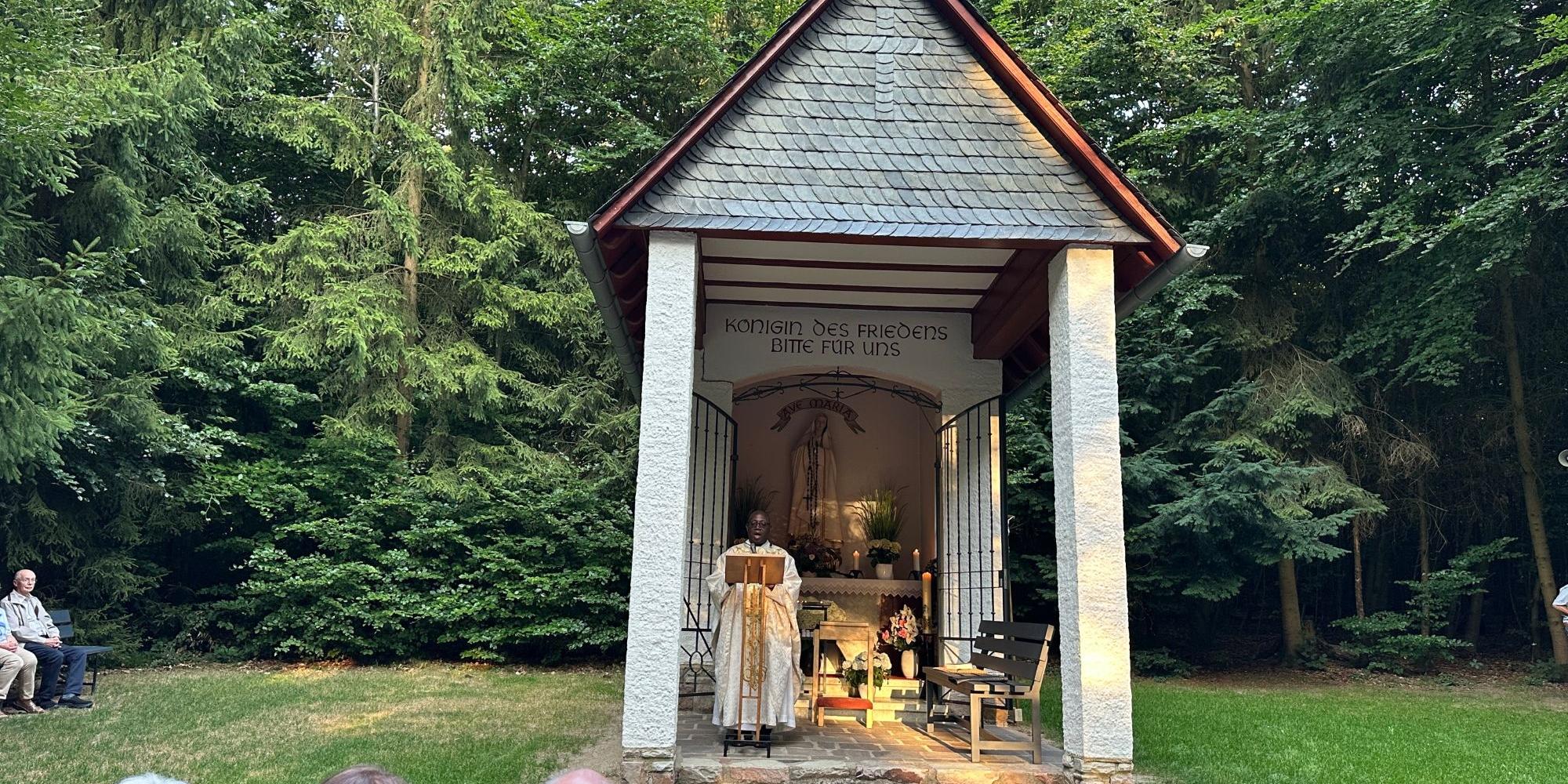 Pater Floribert predigte am 13. Juli an der Waldkapelle