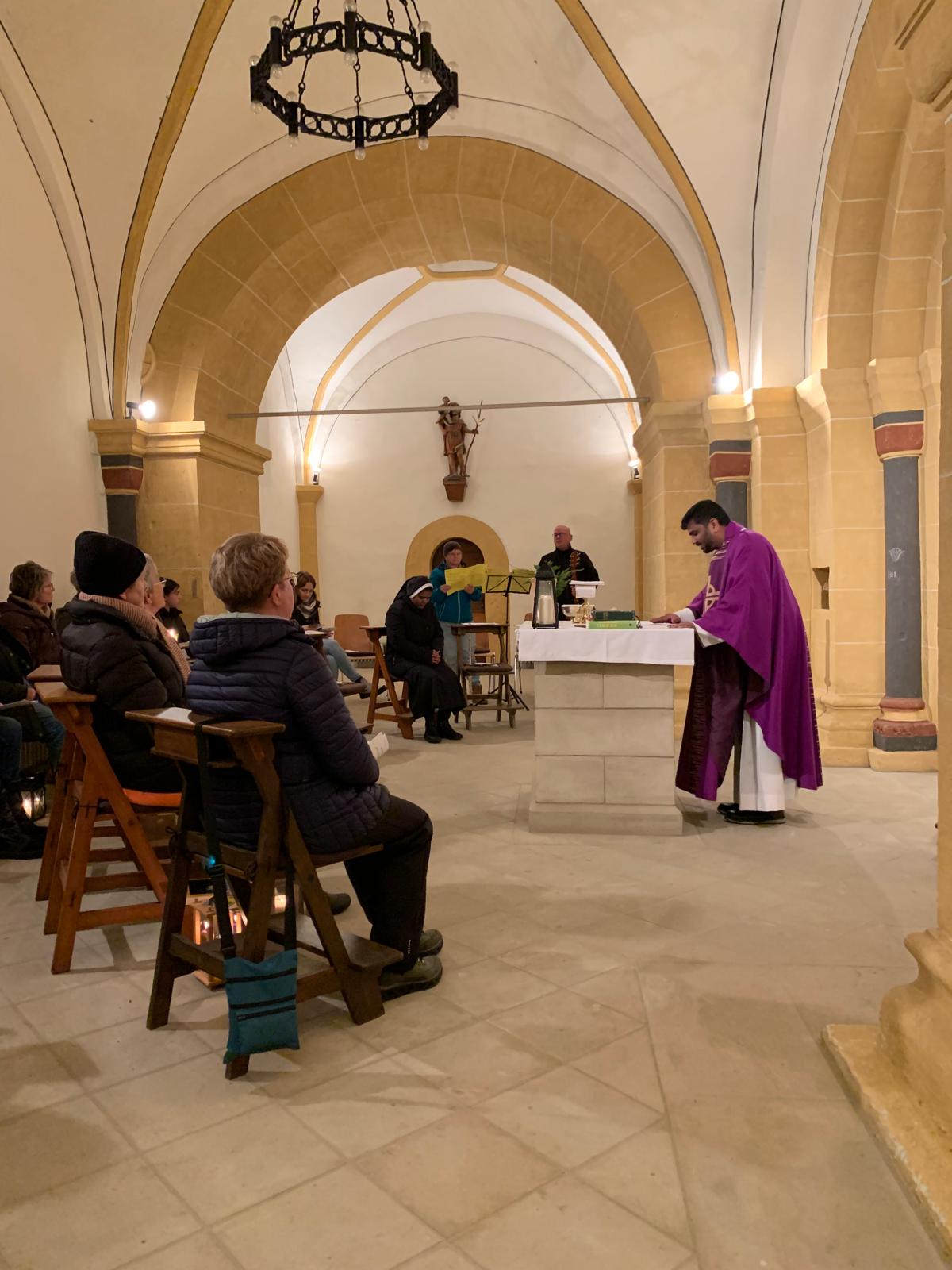 Pater Varun feierte mit den Gläubigen eine Heilige Messe