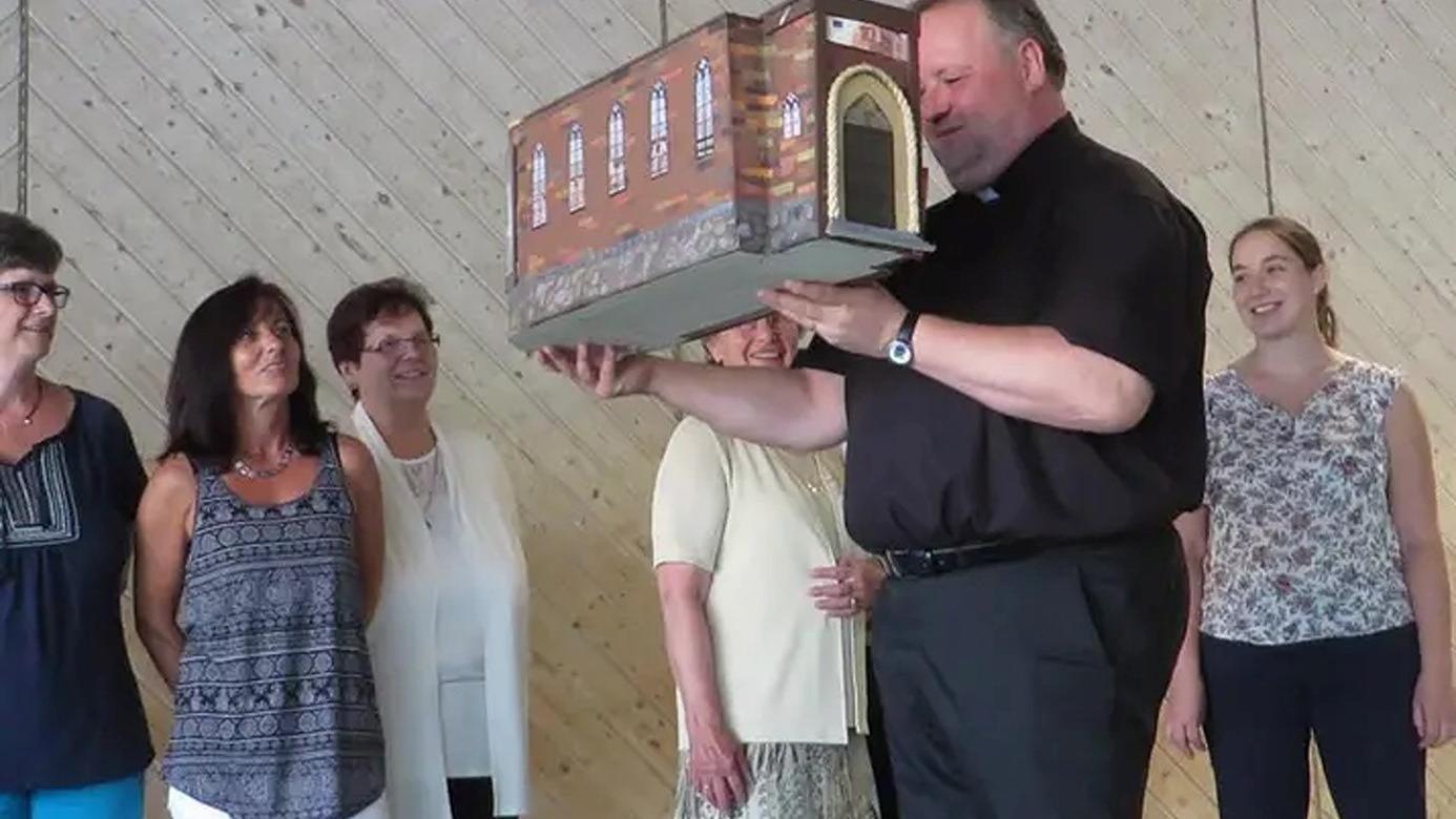 Pfarrer Günther Vogel bei der Verabschiedung in Liebshausen