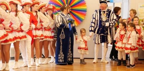 Mit dabei war auch das Prinzenpaar und die Showtanzgruppe des KVS