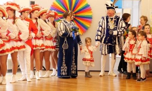 Mit dabei war auch das Prinzenpaar und die Showtanzgruppe des KVS