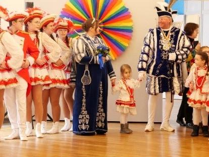 Mit dabei war auch das Prinzenpaar und die Showtanzgruppe des KVS