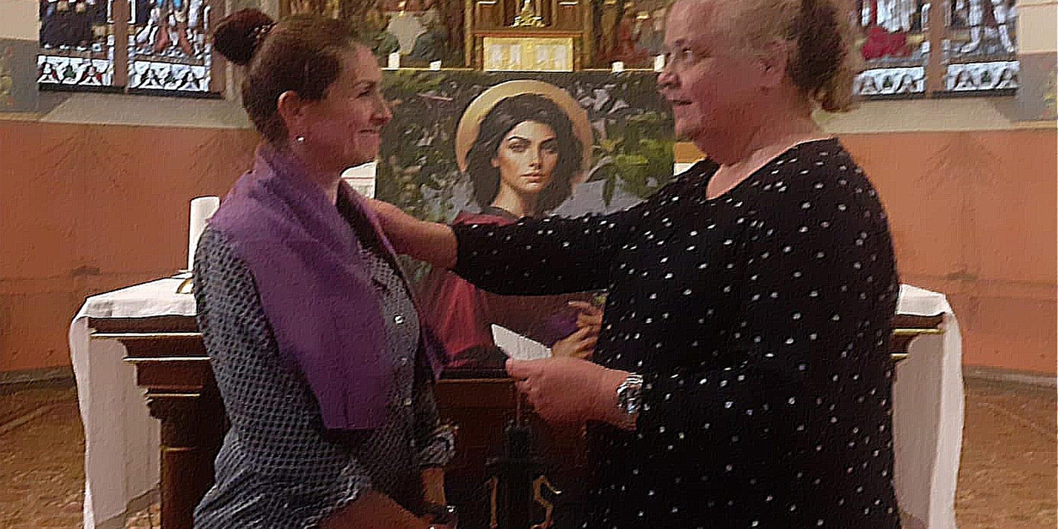 Sendung einer Gottesdienstbesucherin - Im HIntergrund das KI Bild der Heiligen Lydia (c) St. Lydia Sendung einer Gottesdienstbesucherin - Im HIntergrund das KI Bild der Heiligen Lydia