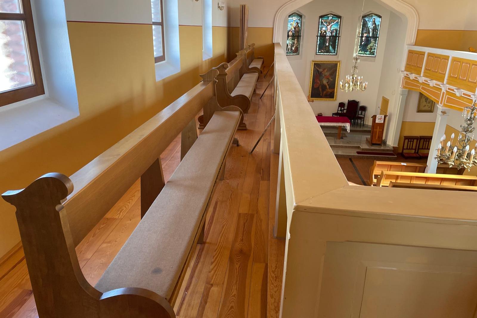 Simmerner Kirchenbänke haben ein neues Zuhause in Polen