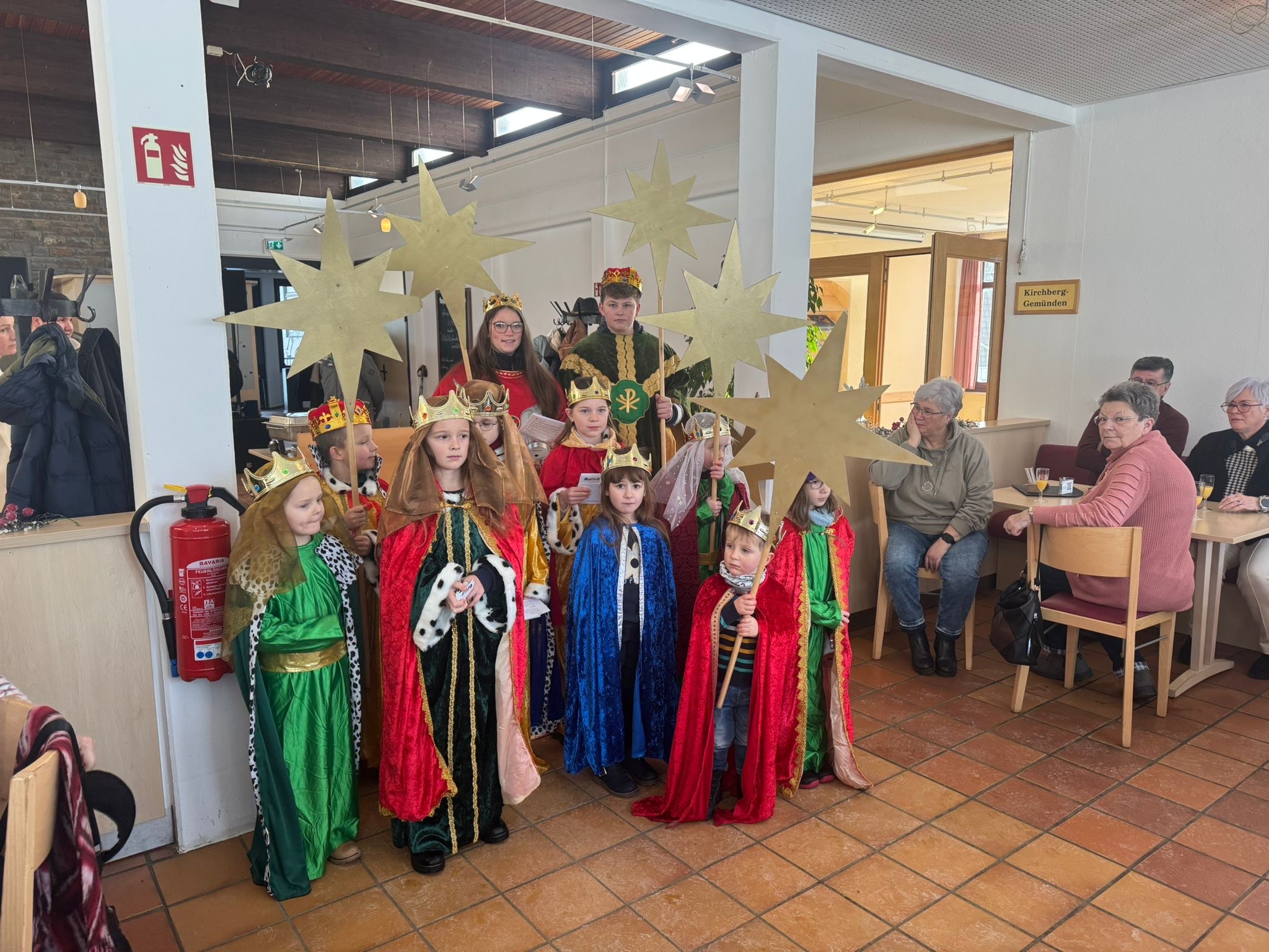 Sternsinger aus Tiefenbach besuchten die VDK in der Waldschenke in Sargenroth