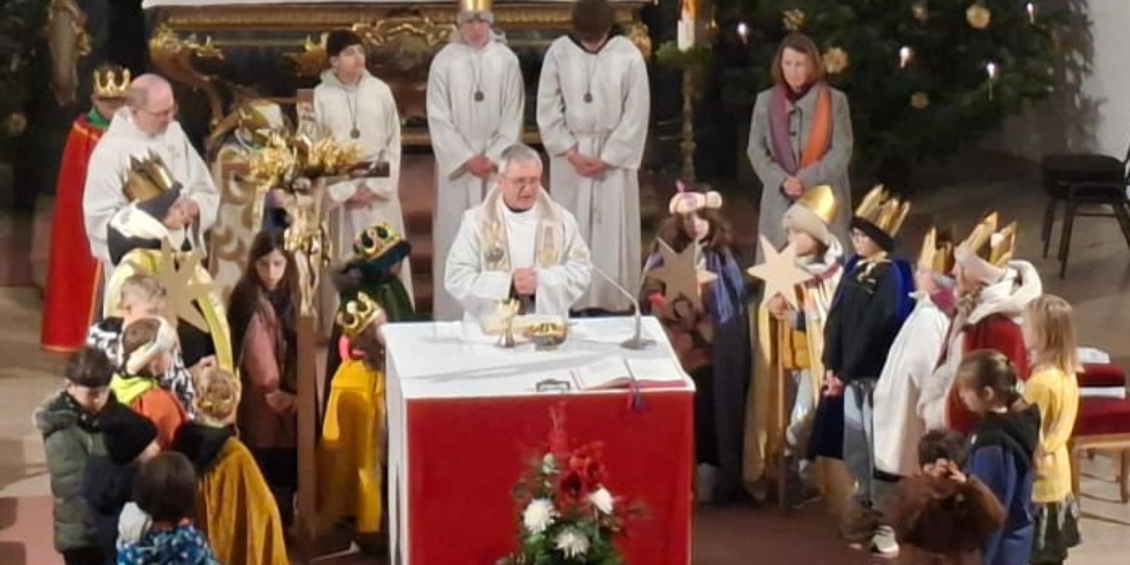 Sternsinger beim Abschlussgottesdienst in der Josefskirche
